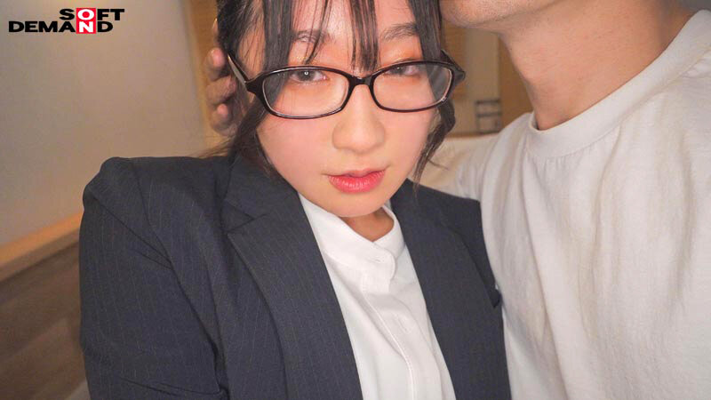 【初撮り】奨学金450万、限界新卒<strong>佐藤白花</strong>!地味顔から解き放たれる"むちエロ漫画ボディ"がヤバい!