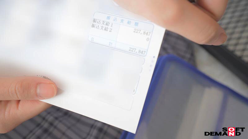 【初撮り】奨学金450万、限界新卒<strong>佐藤白花</strong>!地味顔から解き放たれる"むちエロ漫画ボディ"がヤバい!