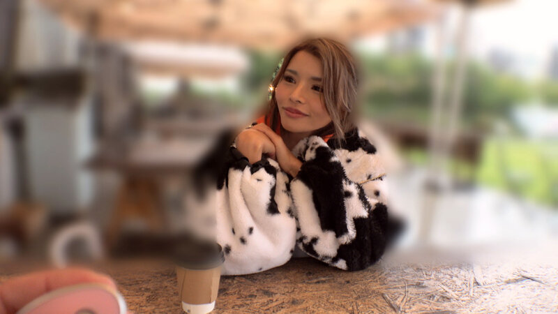 黒咲華、繁華街で快楽に堕ちる!とびっこ責め&野外陵辱で羞恥に悶える超敏感デート