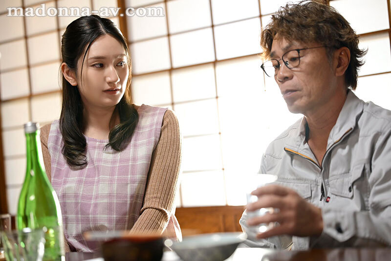 娘が旅行中の一週間…娘の親友で保育士の玲衣さんに誘われ、十数年ぶりに滾る男根で爆乳と肉厚マ○コを心ゆくまで頬張ったワシ。 木村玲衣