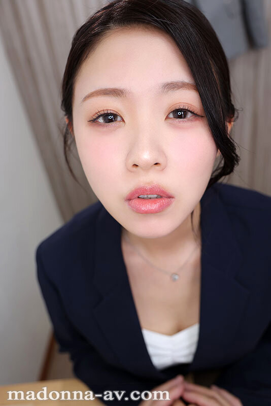 【VR】初VR 久遠美緒 社長の愛人と噂されている才色兼備な秘書の久遠さんと社内で二人きり。真面目の皮をかぶったドM淫乱妻だと知った僕は仕事終わり、ホテルで朝まで生ハメ中出しに狂ってしまった…。【超高画質8K】